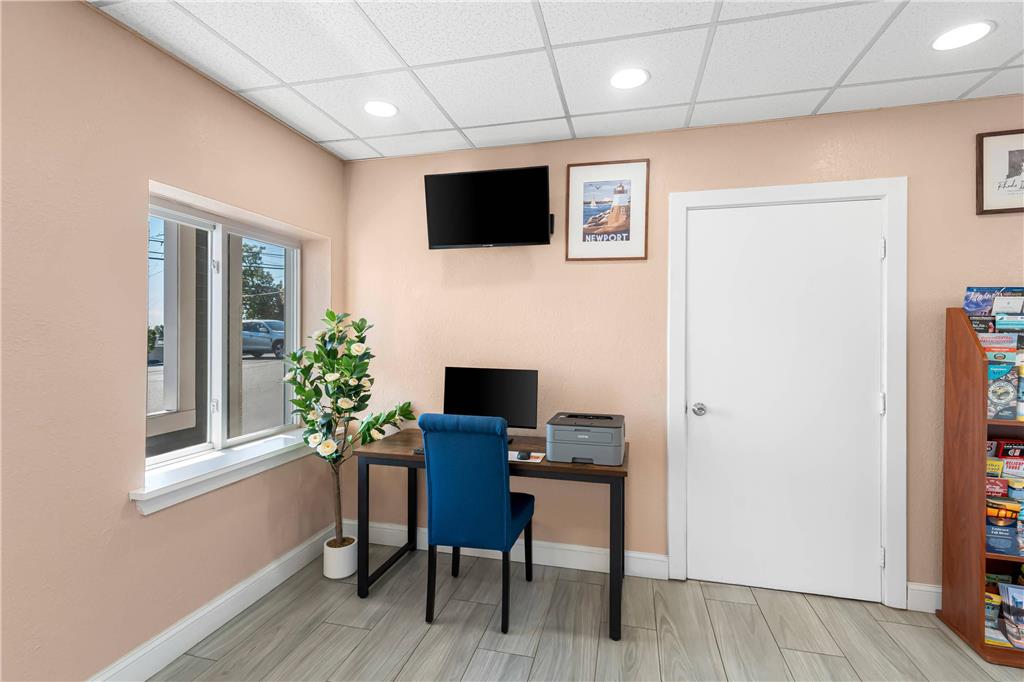 Econo Lodge Cranston Providence - photo 43