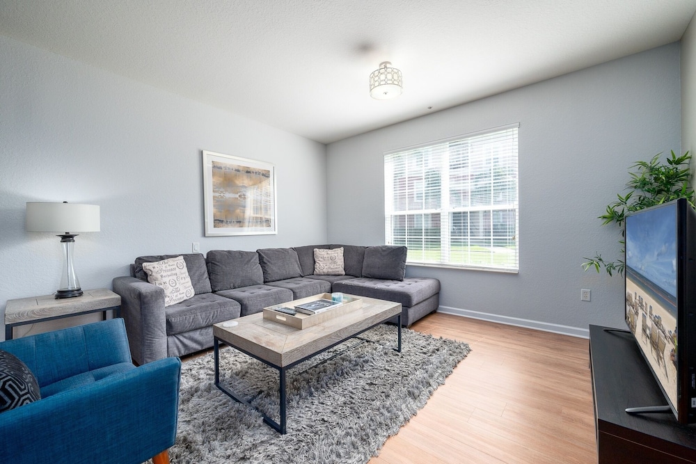 Casa Lucia Lakeview 3 Bedroom Condo by RedAwning — 4-Star Luxury Hotel in Orlando, United States