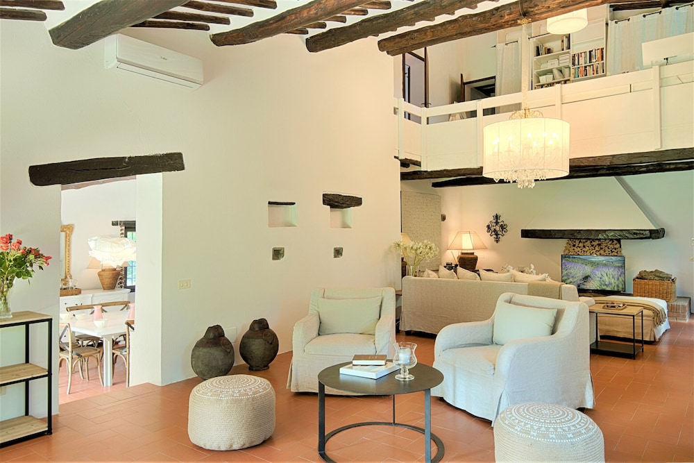 Villa in Castellina w. Pool Garden & Winery — 4-Star Luxury Hotel in Castellina In Chianti, Italy