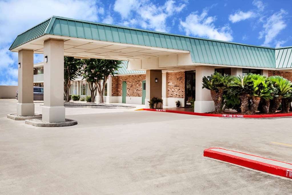 Days Inn by Wyndham Seguin TX - photo 2