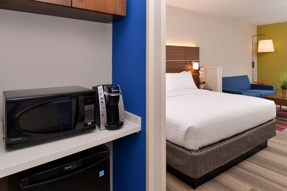 Holiday Inn Express & Suites Salem by IHG - photo 22