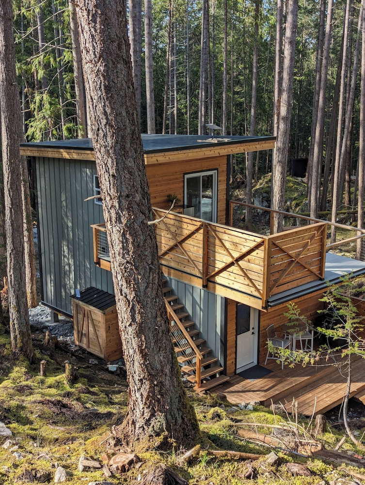 Rocky Valley Resort — hotel near Powell River Airport