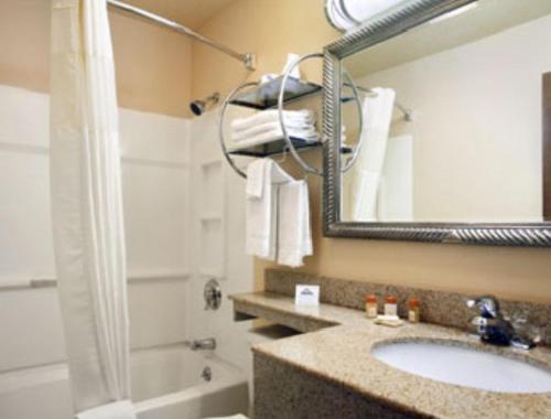 Days Inn by Wyndham Keene NH - photo 13