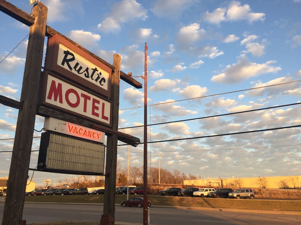 Rustic Motel Rolla — Rolla