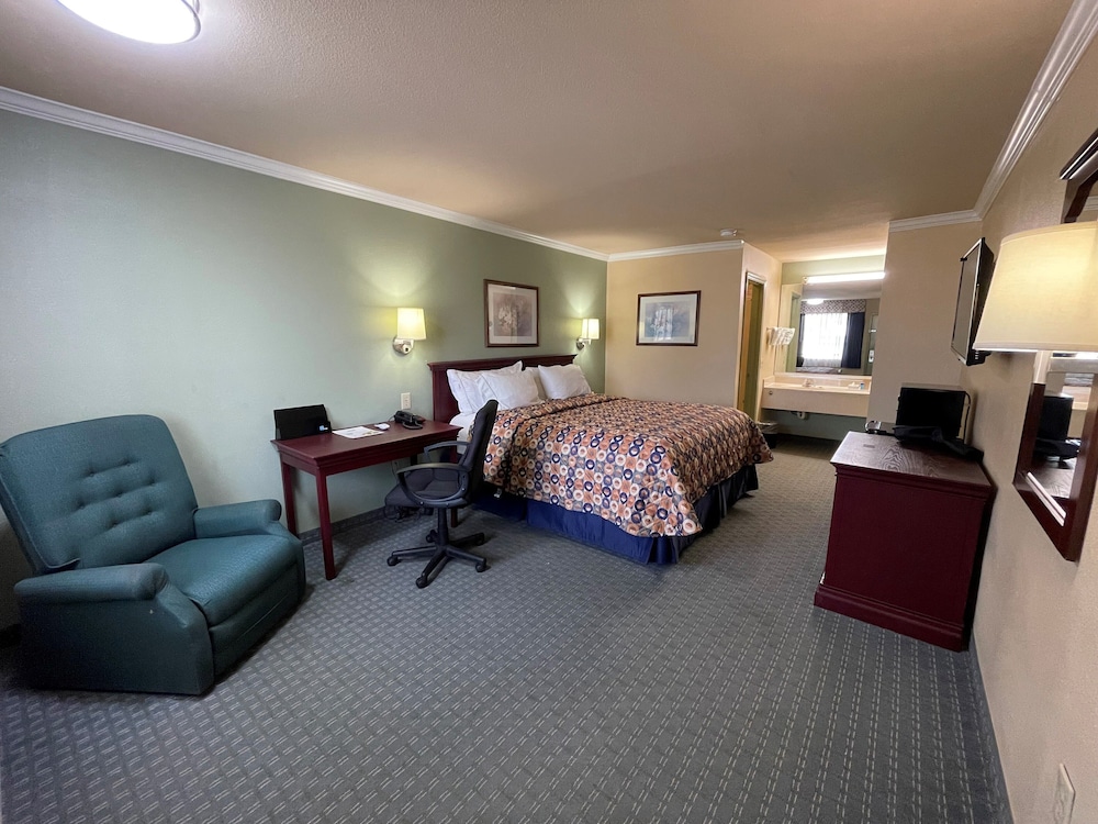 Americas Best Value Inn Houston Hobby Airport - photo 7