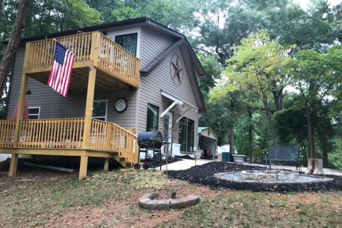 3 BDR Direct Waterfront Cottage — 4-Star Luxury Hotel in Charlotte, United States