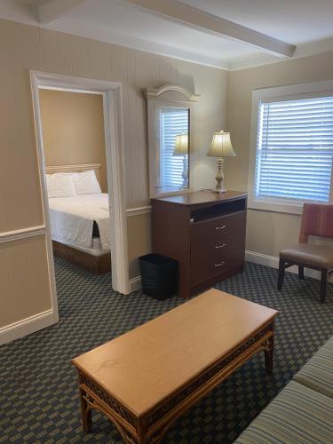 The Admiral Hotel Motel - photo 196