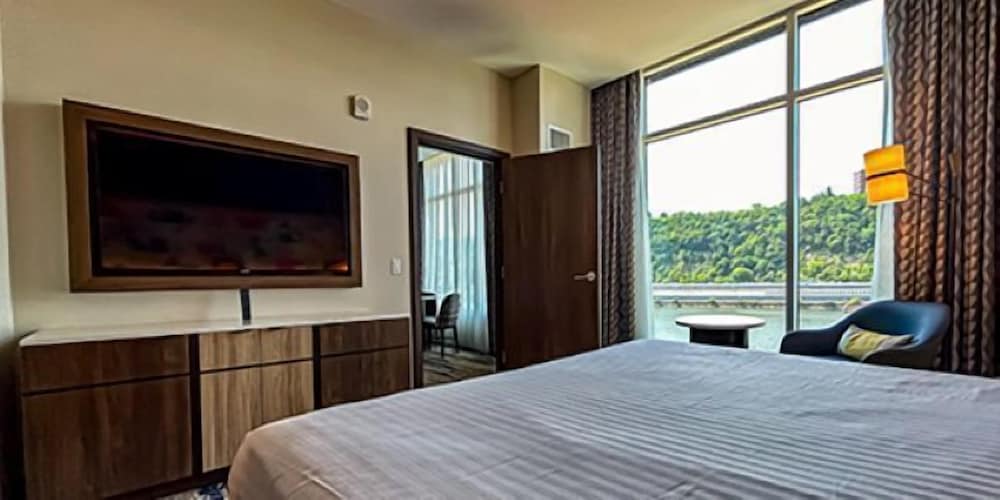 The Landing Hotel at Rivers Casino Pittsburgh - photo 18