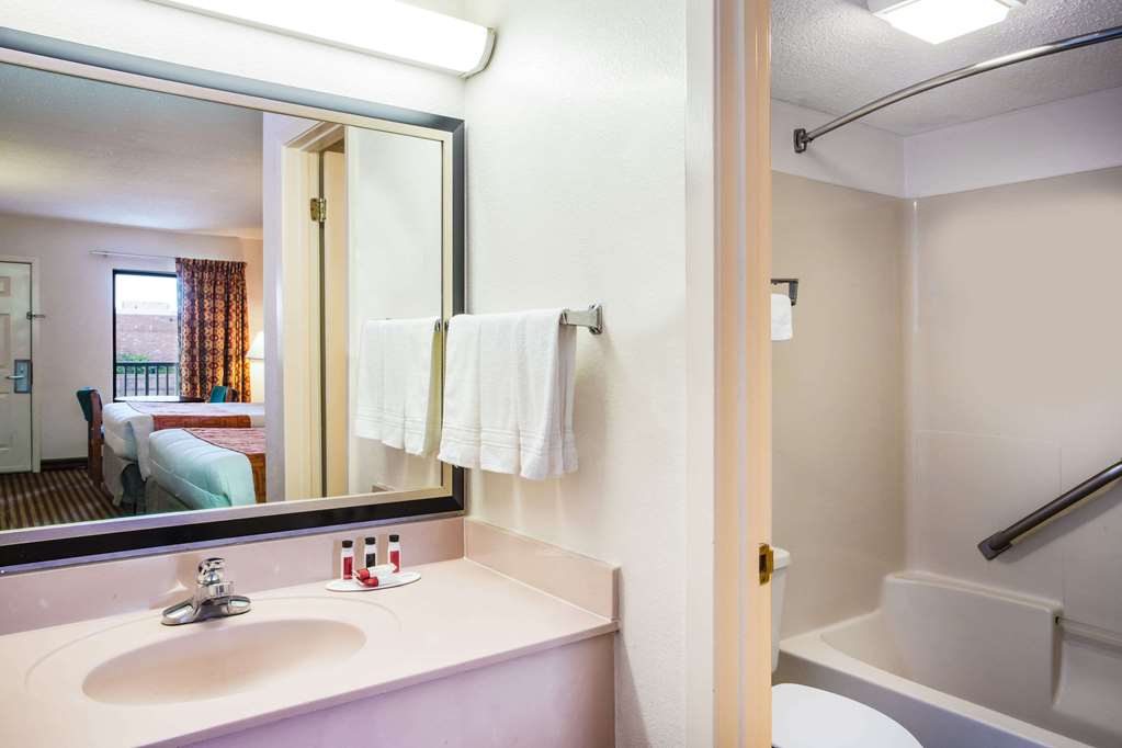 Howard Johnson by Wyndham Panama City - photo 6