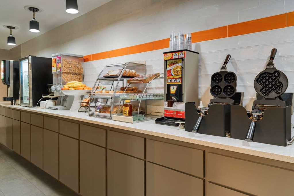 La Quinta Inn & Suites by Wyndham Stephenville - photo 54