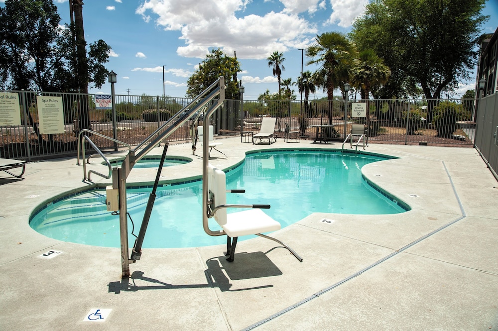 Holiday Inn Express Airport Tucson by IHG - photo 44