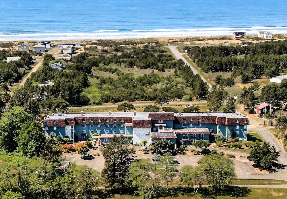 Chateau Westport Resort - photo 2