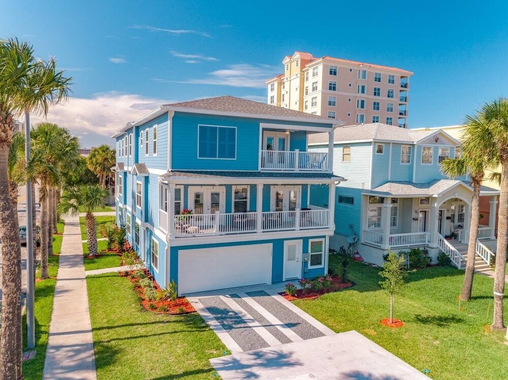 Ocean views Elevator Game Room Two balconies — 4-Star Luxury Hotel in Jacksonville Beach, United States