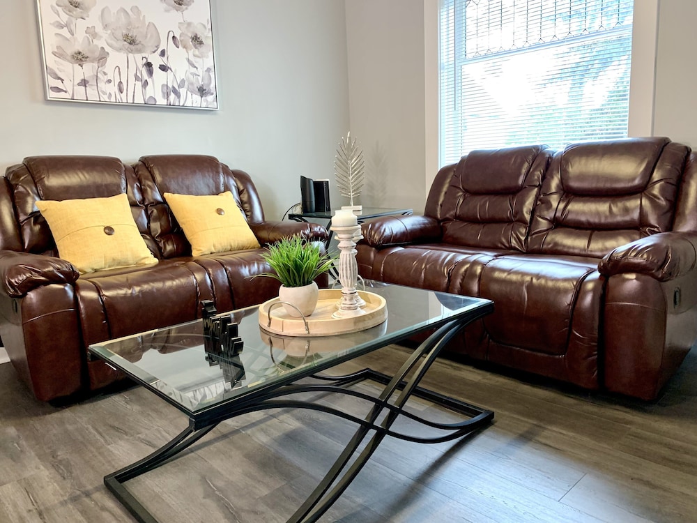 Texas Hold em Duplex 3BR Free Parking in Niagara Falls, United States