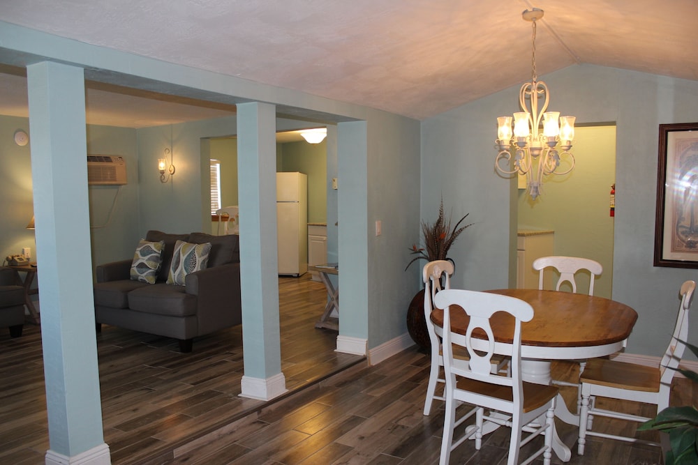 Shoreline Suites & Cabana Cottages - photo 79