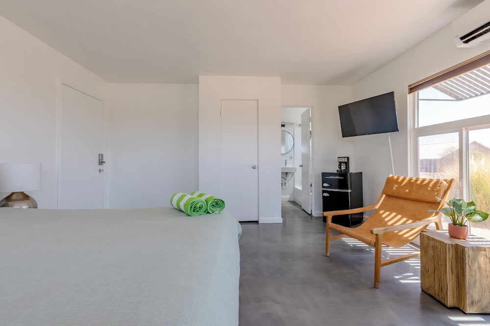 Desert Hot Springs Inn - photo 22