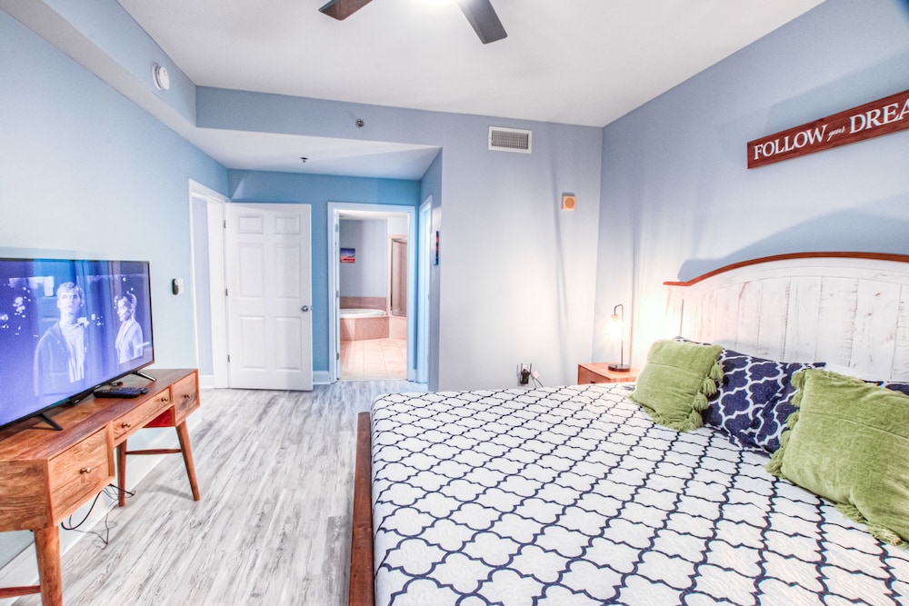 Laketown Wharf Resort by Aneliya's Rentals - photo 236