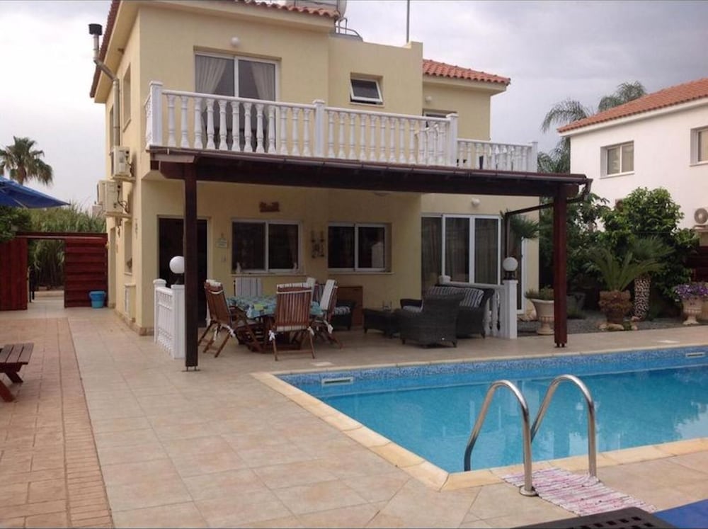 Carolyn Villa Ayia Napa