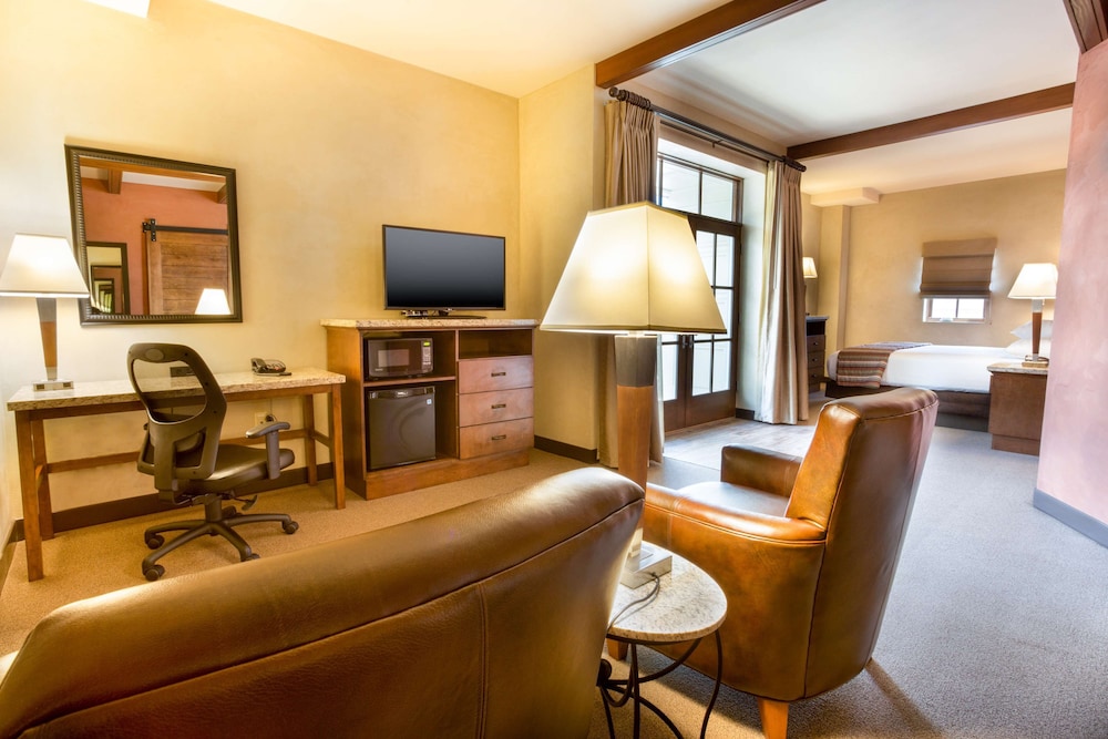 Drury Plaza Hotel in Santa Fe - photo 18