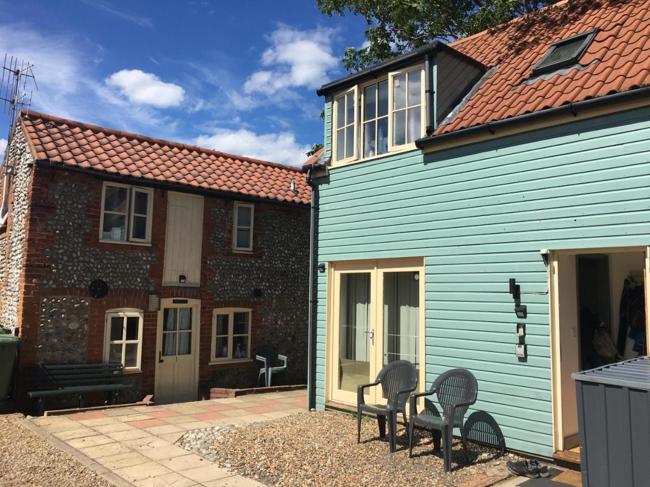 Beach Hut Seaside Cottage — 4-Star Luxury Hotel in Sheringham, United Kingdom