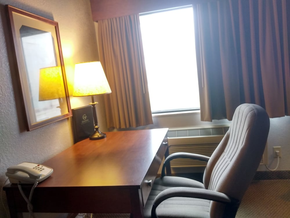 Madelia Hotel & Suites - photo 14