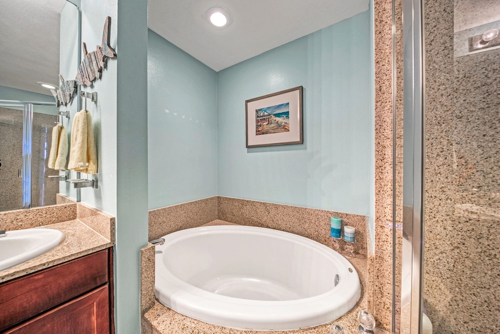 Laketown Wharf Resort by Aneliya's Rentals - photo 719