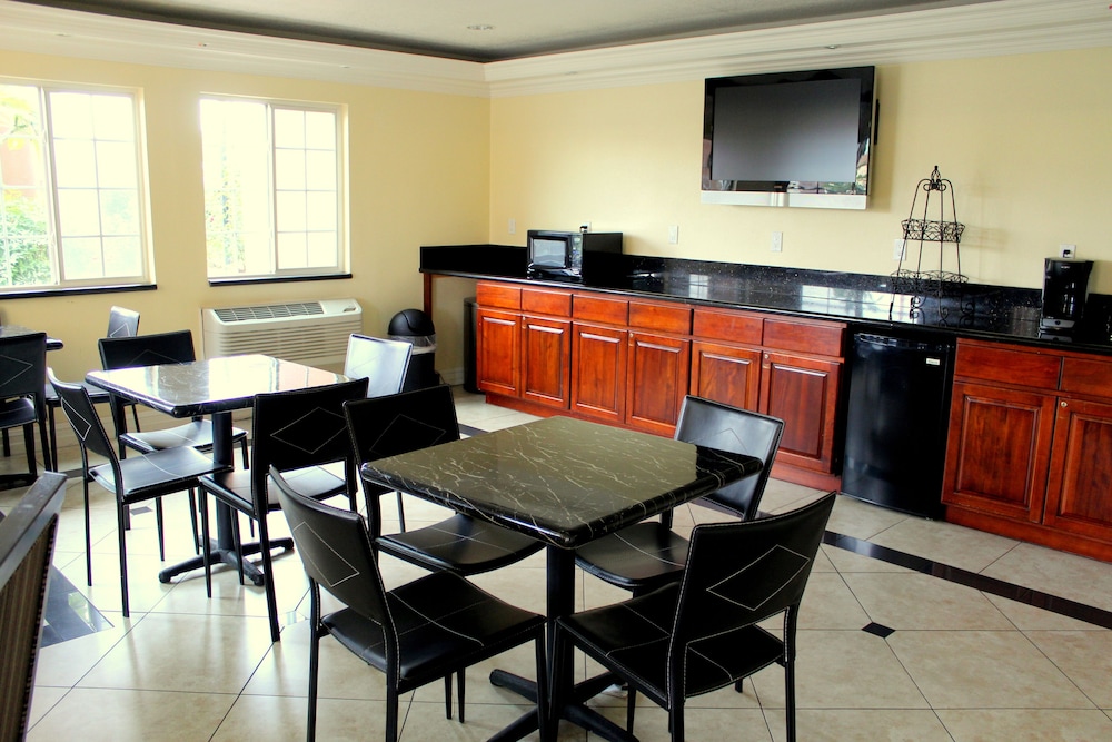 Orange Show Inn San Bernardino - photo 19