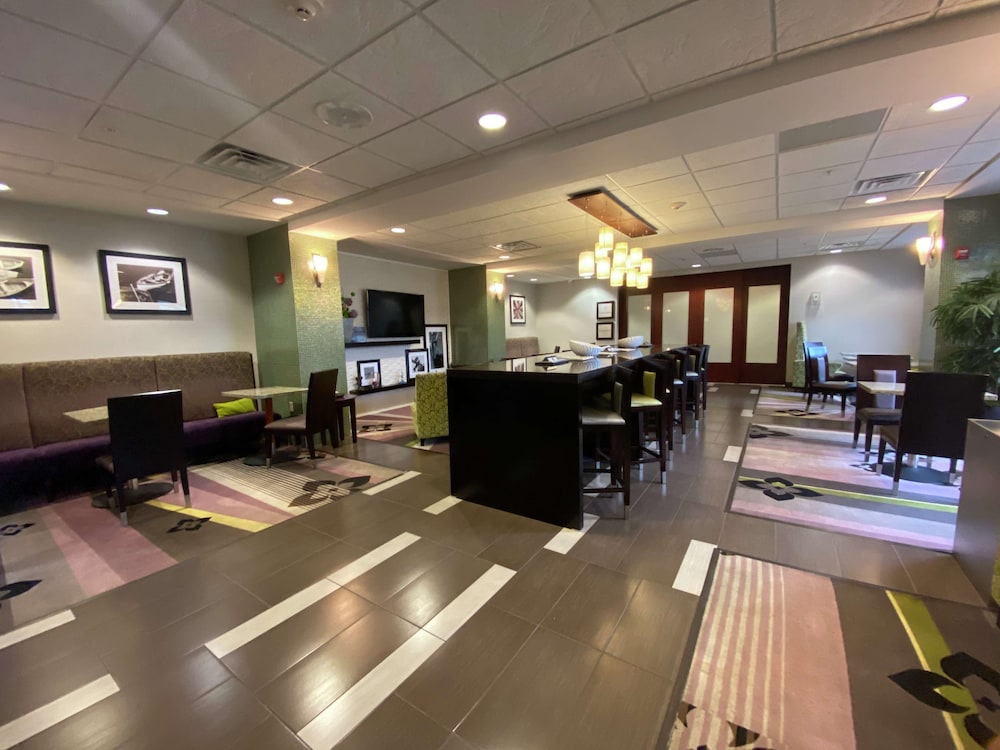 Hampton Inn by Hilton Leesville Fort Johnson - photo 5