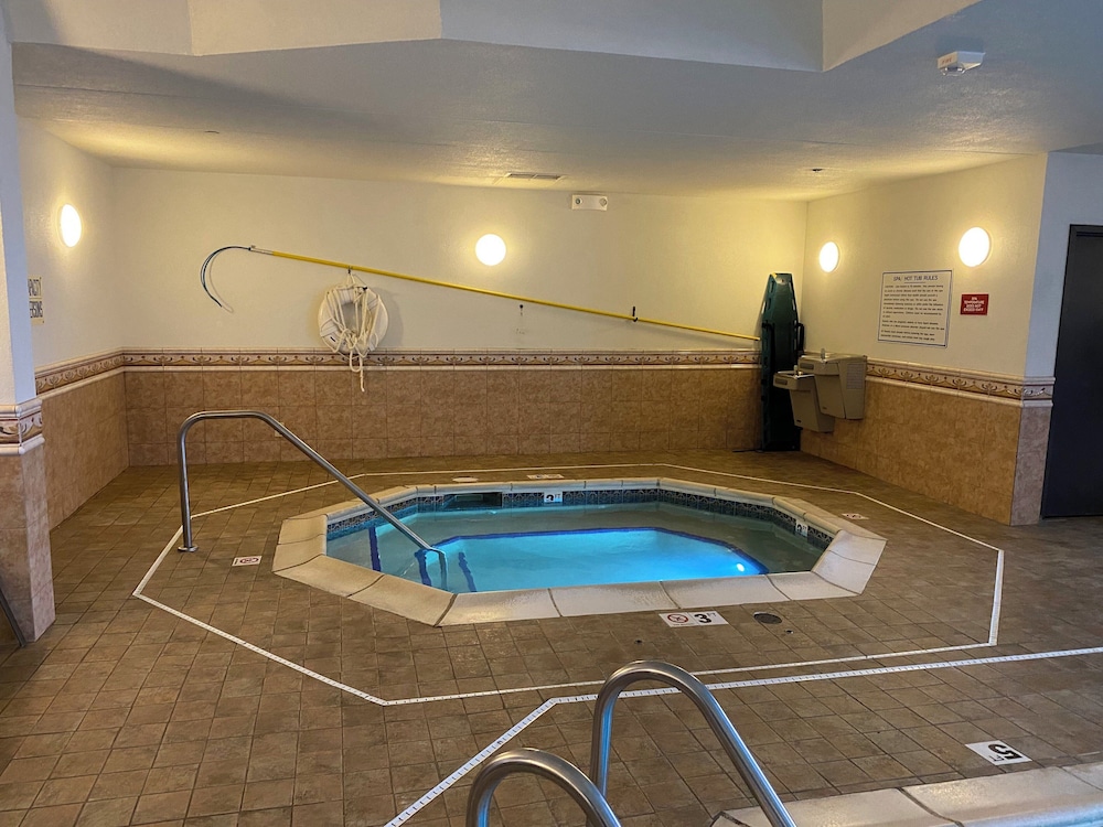 EVEN Hotel Detroit North Troy - photo 17