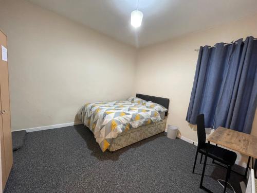 Private Double Rooms Near City Centre Coventry with Free Parking Wifi in Coventry, United Kingdom