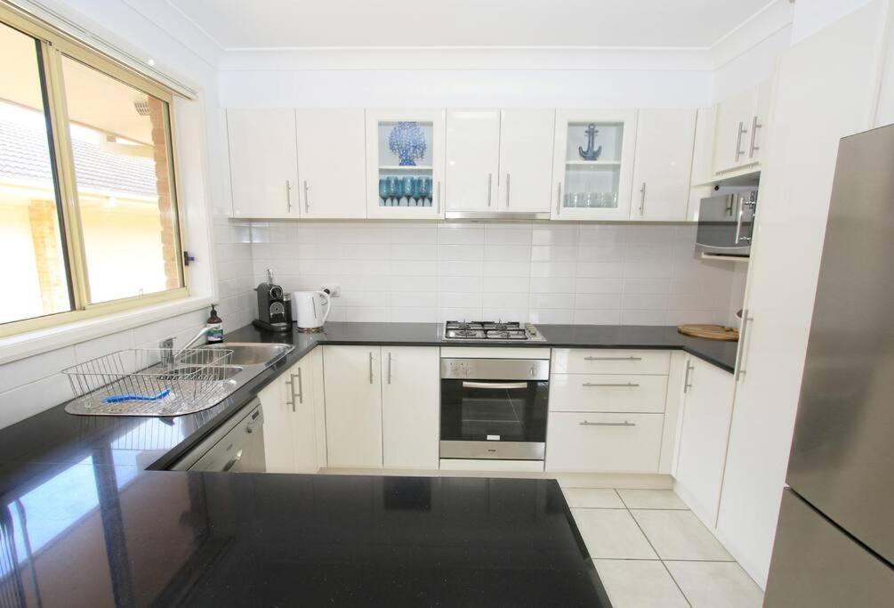 Gorgeous Villa 5min Walk To Beach King Bed — 4-Star Luxury Hotel in Ettalong, Australia