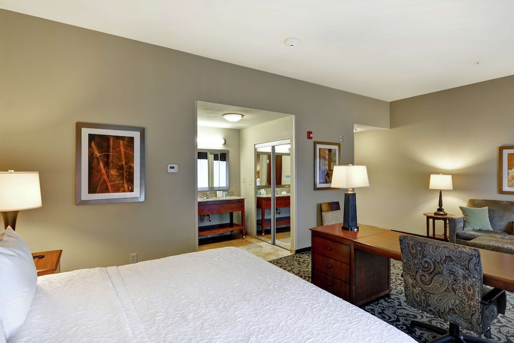 Hampton Inn and Suites New Hartford Utica - photo 13