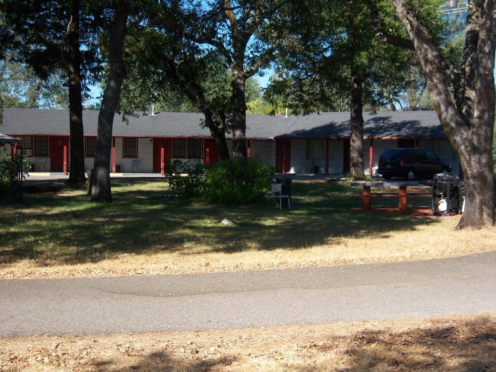 Shasta Dam Motel - photo 17