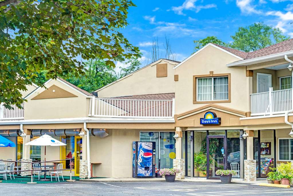 Days Inn by Wyndham Ridgefield - photo 2