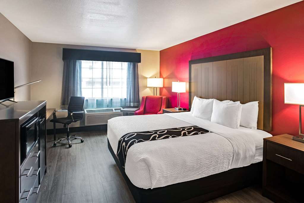 La Quinta Inn & Suites by Wyndham Fort Smith - photo 18