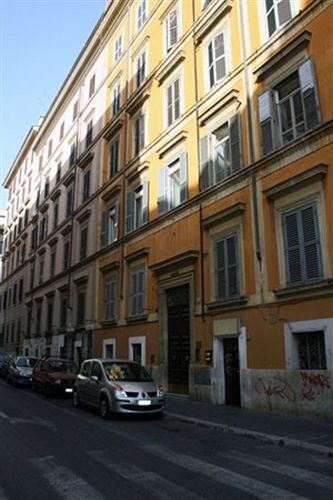 La Girandola Bed & Breakfast — 4-Star Luxury Hotel in Rome, Italy