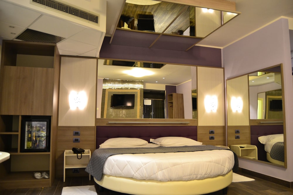 Hotel Motel 2 — hotel in Tortona