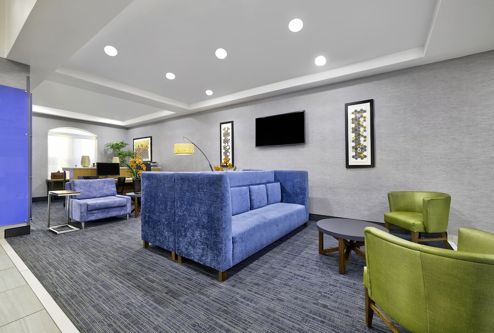 Holiday Inn Express Hotel & Suites Kansas City Grandview by IHG - photo 59