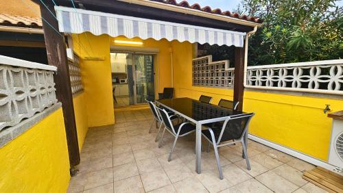 Maisonnette à 150m de la plage climatisée 6 couchages in Le Barcares, France