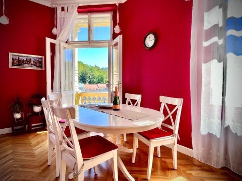 Bohemian City Amazing View Garage — 4-Star Luxury Hotel in Karlovy Vary, Czech Republic
