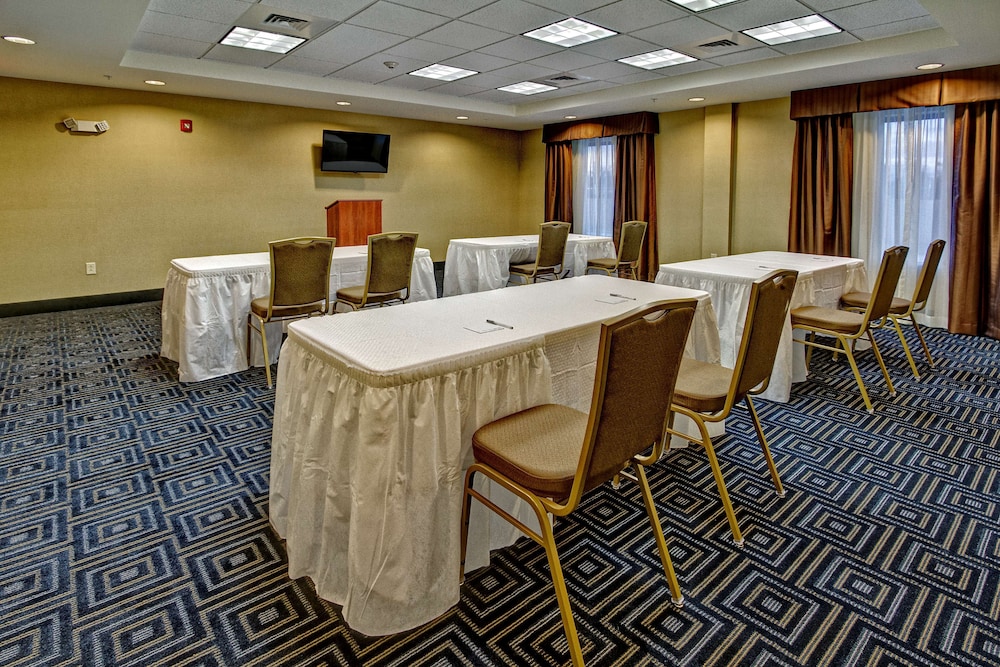 Hampton Inn Clarksdale - photo 18