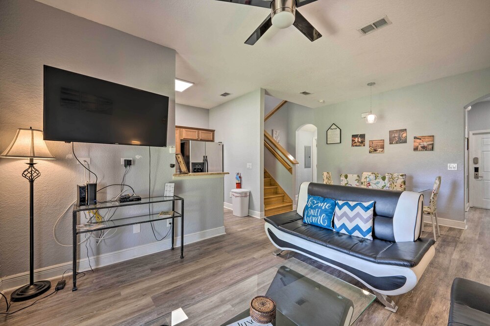 9 Mi to Disney: Sunny Resort Townhome w Patio - photo 5