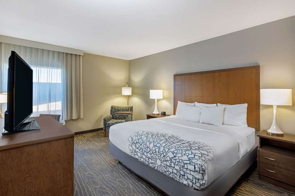 La Quinta Inn & Suites by Wyndham Kingman - photo 30