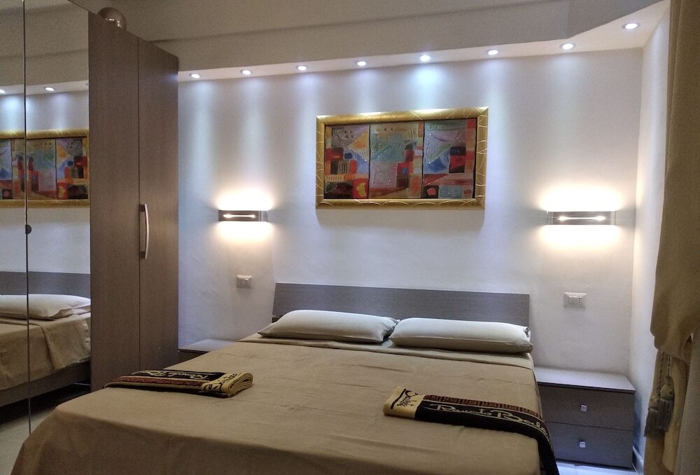 Apartment Sleeps 3 & swimming pool — 4-Star Luxury Hotel in Realmonte, Italy
