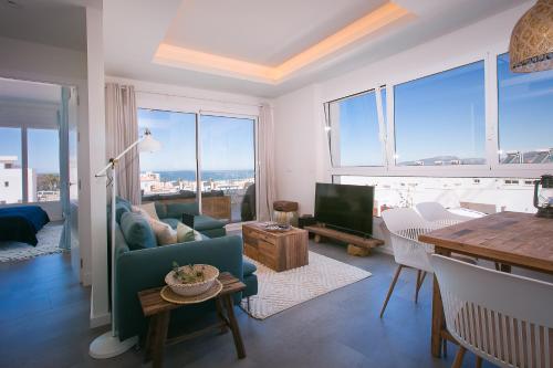 Sea Breeze large apartment with workspaces & a great view — 4-Star Luxury Hotel in Tarifa, Spain