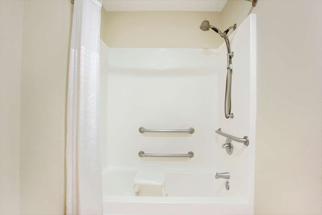 Days Inn & Suites by Wyndham Ridgeland - photo 7