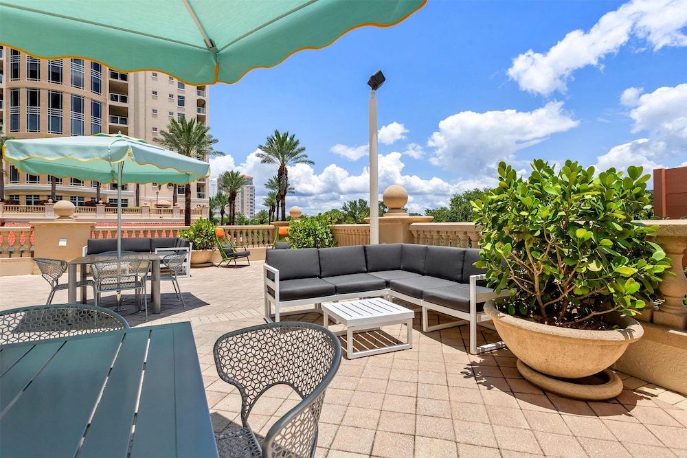 Hampton Inn & Suites St. Petersburg Downtown - photo 81