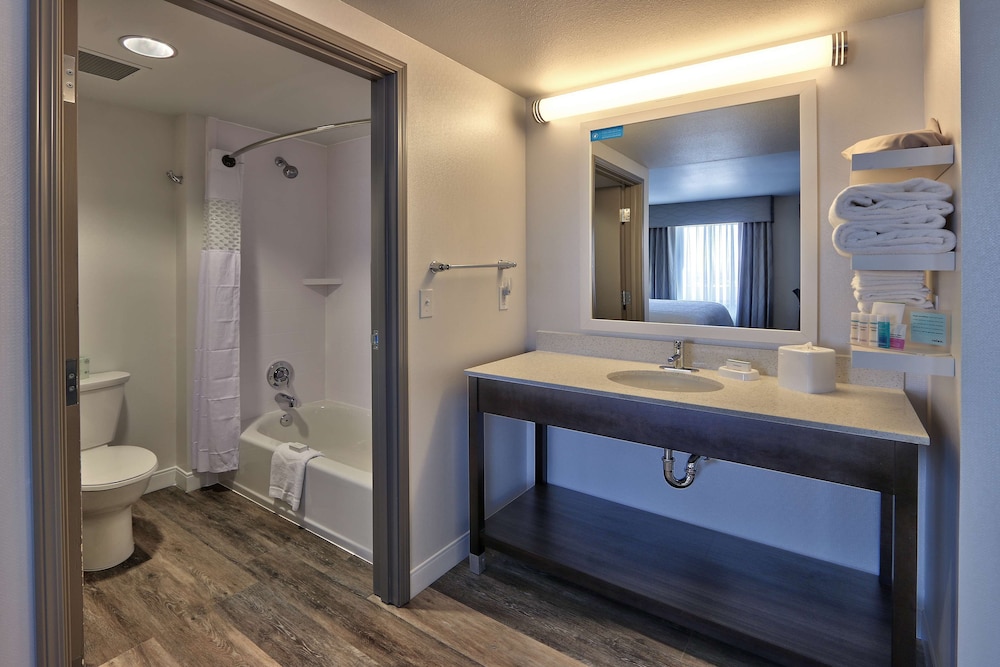 Hampton Inn & Suites Albuquerque Airport - photo 23