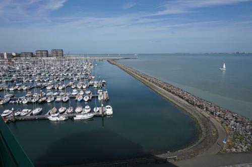 Kustverhuur Appartement aan zee Port Scaldis 05042 — 4-Star Luxury Hotel in Breskens, Netherlands