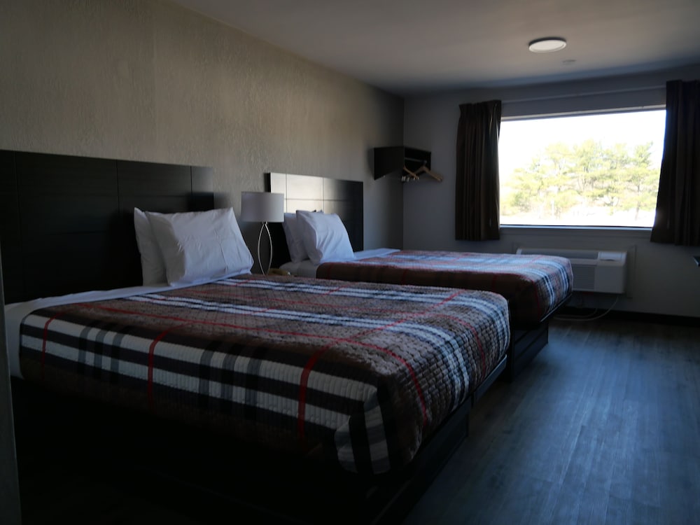 Hilltop Express Inn — hotel in Groton